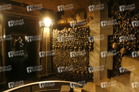 Katakomben von Paris / Catacombes de Paris
