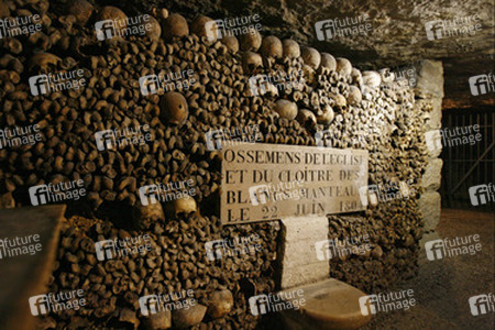 Katakomben von Paris / Catacombes de Paris