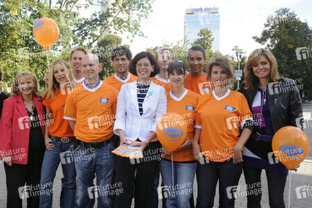 Staatssekretärin Monika Helbig, Xenia Seeberg, Steven Gätjen, Andreas Maier, Tobey Wilson, Vera Gäde-Helbig (BSR Vorstandsvorsitzende , Christoph Klünker, Tanya Neufeldt, Annabelle Mandeng, Anne Brendler, Maren Gilzer