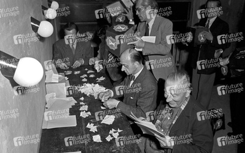 Auszählung der Stimmzettel der Berlinale-Publikumswahl