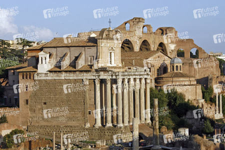 Tempio di Antonino e Faustina / Tempel des Antoninus Pius und der Faustina