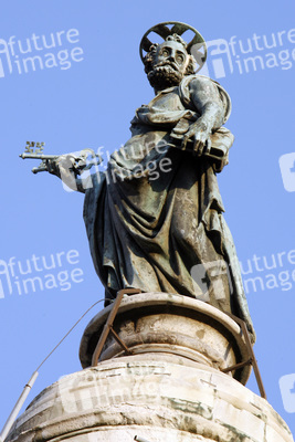 Statue des Apostels Petrus  auf der Colonna di Traiano / Trajanssäule