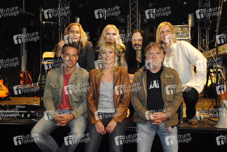 Uwe Hassbecker, Anna Loos, Jäcki Reznicek, Ritchie Barton, Marco Girnth, Melanie Marschke, Andreas Schmidt-Schaller