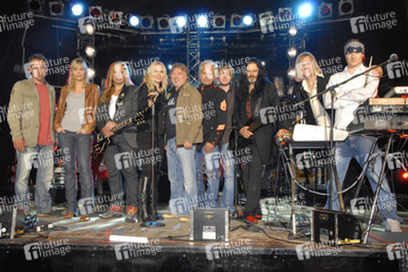 Marco Girnth, Melanie Marschke, Uwe Hassbecker, Andreas Schmidt-Schaller, Anna Loos, Reinhard Petereit, Daniel Hassbecker, Jäcki Reznicek, Ritchie Barton, Sebastian Reznicek