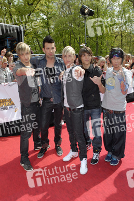 Richie Stringini, Jay Khan, Chris Watrin, Vince Thomas, Izzy Gallegos