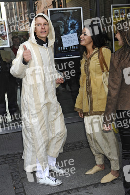 Alexander Scheer, Naima Bouzid