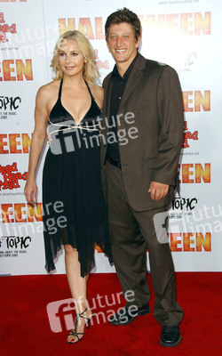 Elle Travis, Joshua Feinman