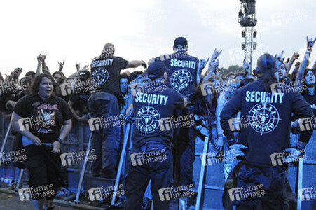 Metal Fans und Security