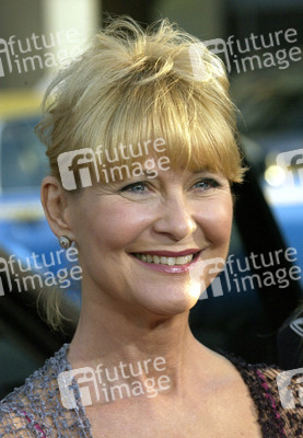 Dee Wallace-Stone