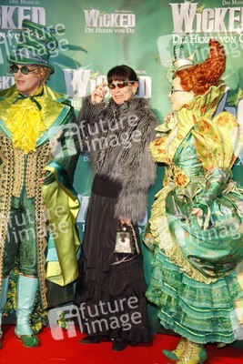 Geraldine Chaplin mit Cast