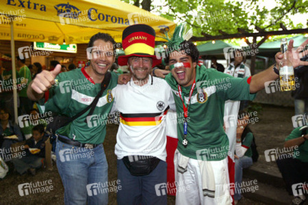 Fans aus Mexiko und Deutschland auf der Fanmeile