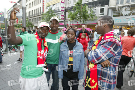 Fans aus Angola auf der Fanmeile