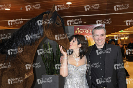 Arndis Halla, Peter Massine