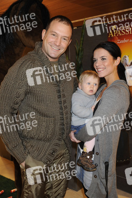 Björn Casapietra mit Freundin Anne-Sophie Wagner und Tochter Stella Cheyenne