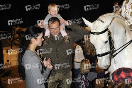 Björn Casapietra mit Anne-Sophie Wagner und Tochter Stella Cheyenne