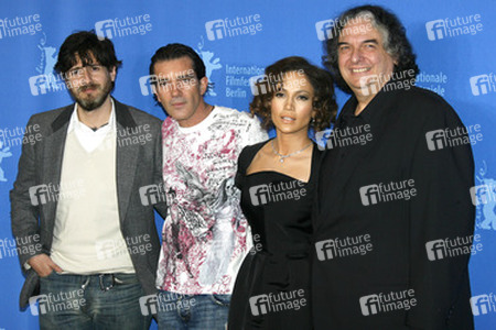 Simon Fields, Antonio Banderas, Jennifer Lopez, Gregory Nava