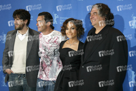 Simon Fields, Antonio Banderas, Jennifer Lopez, Gregory Nava