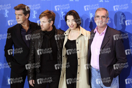 Pierce Brosnan, Ewan McGregor, Olivia Williams, Robert Harris