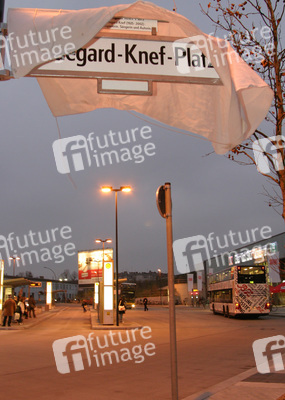 Straßenschild am Hildegard-Knef-Platz