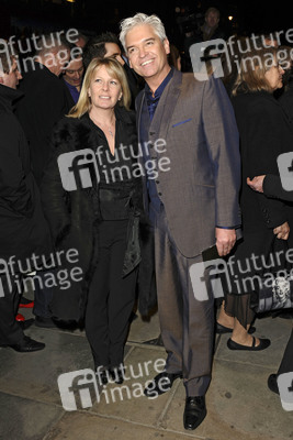 Phillip Schofield mit Begleitung