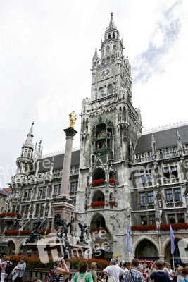 Neues Rathaus und Mariensäule