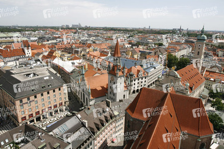 Altes Rathaus, Heilig-Geist-Kirche