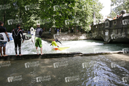 Surfen auf dem Eisbach