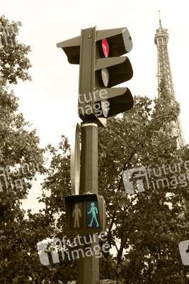 Ampel vor Eiffelturm / Tour Eiffel