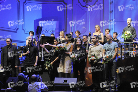 Stefanie Kloss, Joy Denalane, Hannelore Elsner, Volkan Baydar, Thomas D und das David Klein Sextett