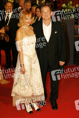 Burghart Klaußner mit Begleitung