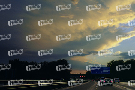 Autobahn im Abendlicht