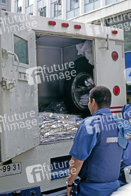 Geldtransport im Finanzviertel von Santiago