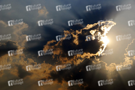 Sonne hinter den Wolken