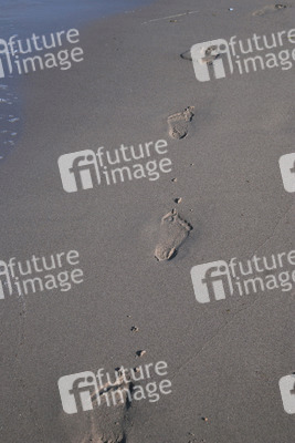 Fußabdrücke am Strand