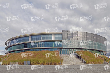 Fassade der EWE-Arena, eine runde Sportstätte