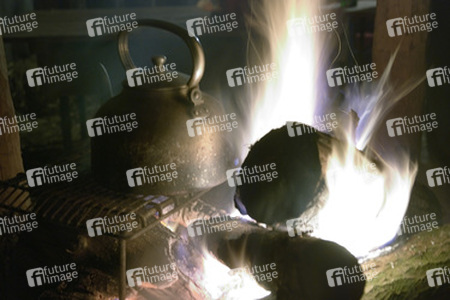 Teekessel auf einem offenen Feuer