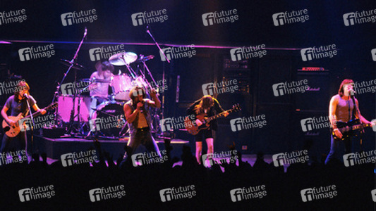 Malcolm Young, Simon Wright, Brian Johnson, Angus Young, Cliff Williams