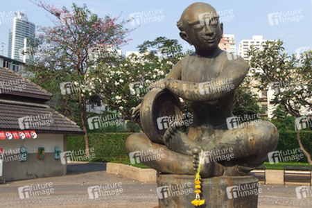 Statue im Benjasiri Park
