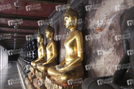 Buddha Statuen im Wat Suthat Thepwararam Ratchaworamahaviharn