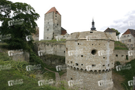 Südbastion der Burg Querfurt, links Marterturm