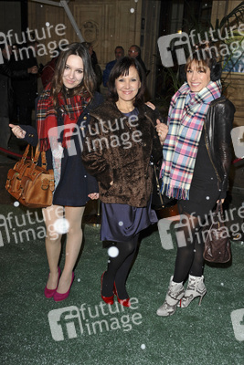 Arlene Phillips mit Töchtern