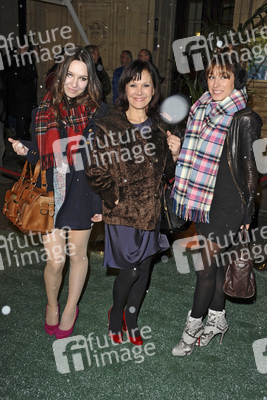 Arlene Phillips mit Töchtern