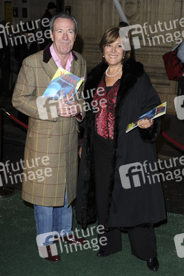 Lynda Bellingham mit Begleitung