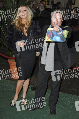 David Van Day (Dollar, Guys n' Dolls, Bucks Fizz) mit Begleitung