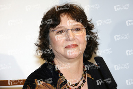 Donna Woolfolk Cross