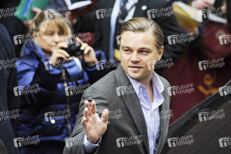 Leonardo DiCaprio (im Hintergrund seine Mutter Irmelin)