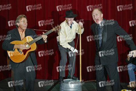 Casey Biggs, Richard Herd, Vaughn Armstrong