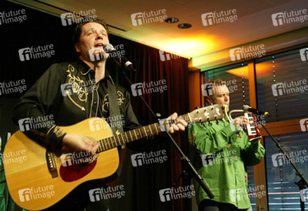 Nico Walser, Wolfgang Grieger