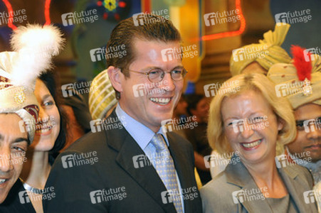 Karl-Theodor zu Guttenberg, Johanna Wanka