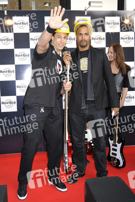 Evil Jared Hasselhoff / Jared Hennegan (Bloodhound Gang), Patrice Bouédibéla